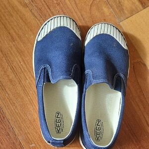 Keen Shoes. Size US 9, 39.5 EU.